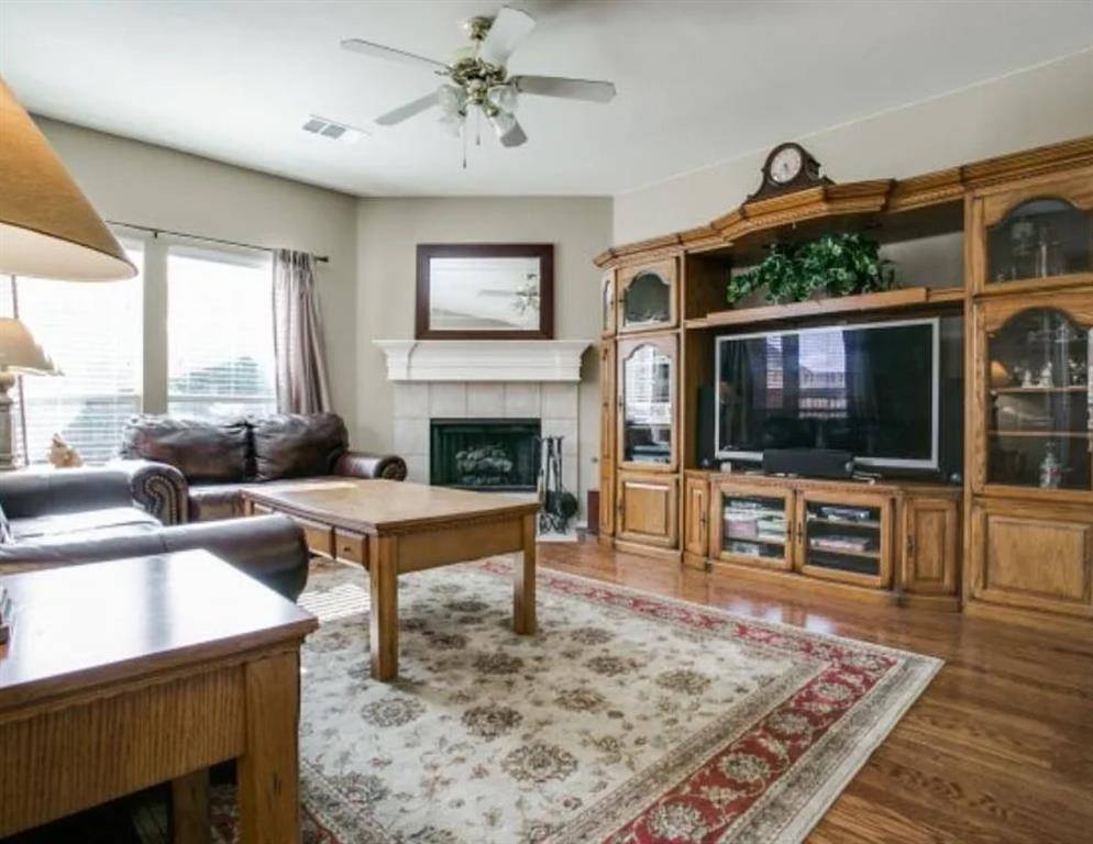 Euless, TX 76040,204 Colonial Lane