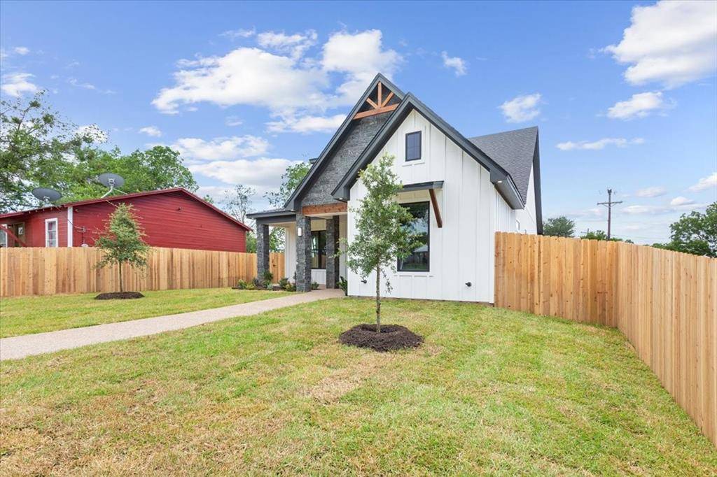 Riesel, TX 76682,107 N Jena Street