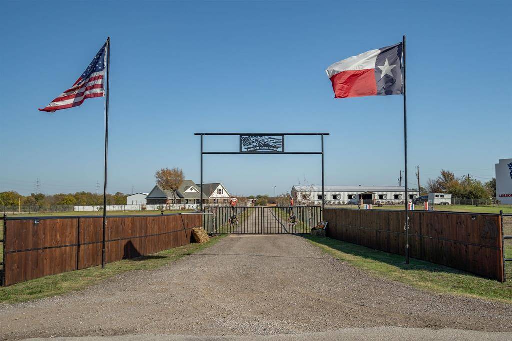 4574 Masch Branch Road, Krum, TX 76266