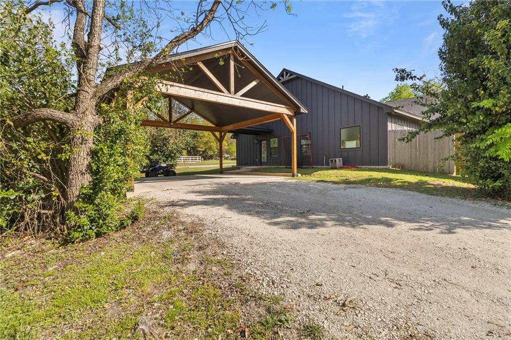 Valley Mills, TX 76689,906 S 3rd Street