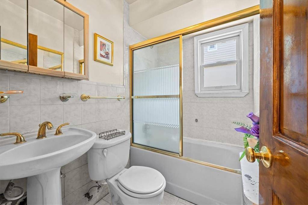 Cambria Heights, NY 11411,11919 236th ST