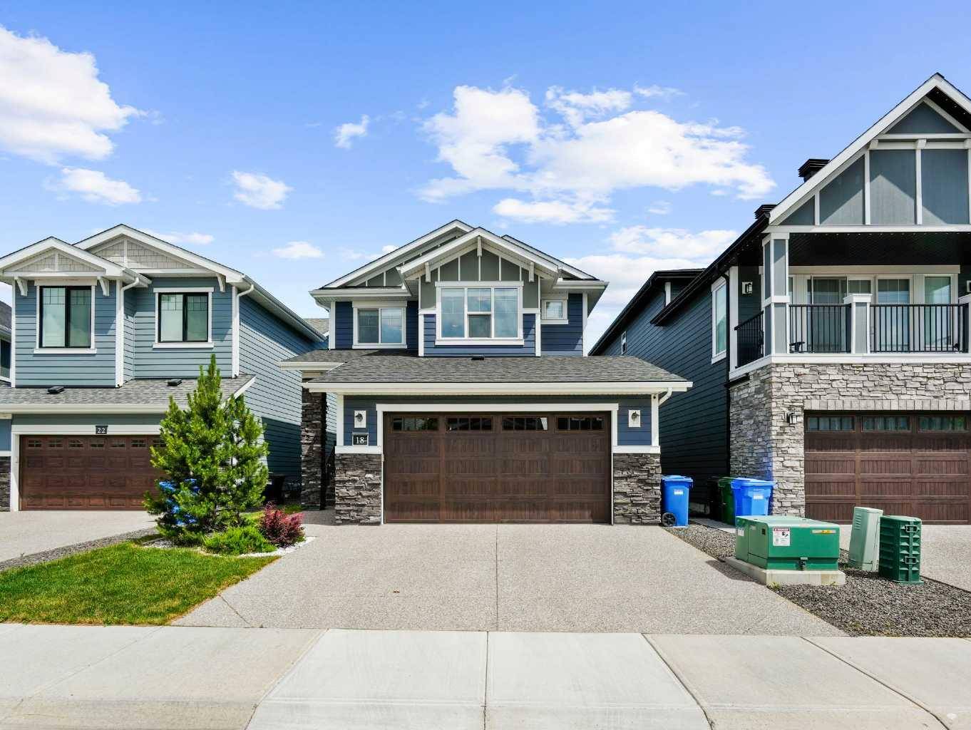 Calgary, AB T3H 2B1,18 West Grove Mews SW