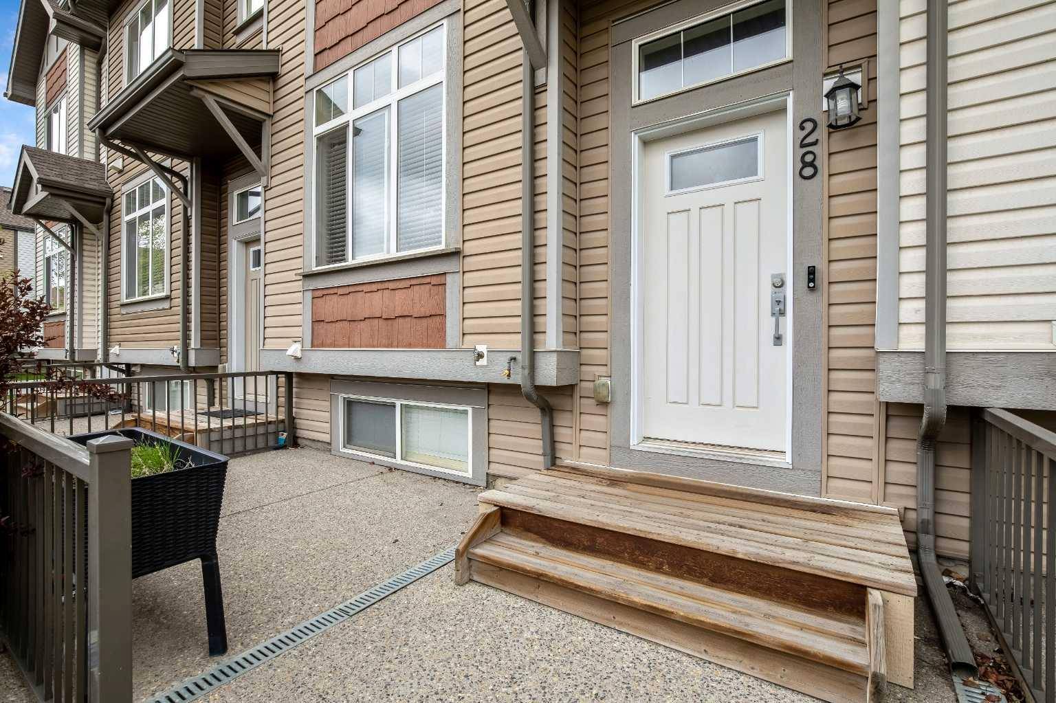 Calgary, AB T2Z 5B9,28 Copperpond Rise SE
