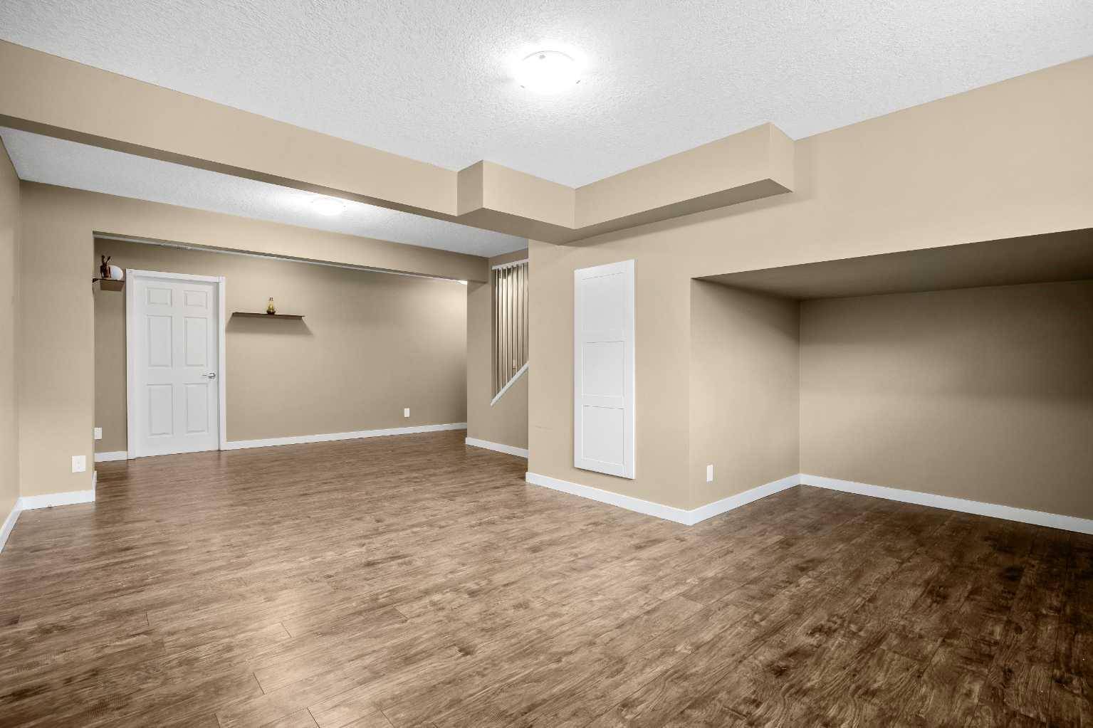 Calgary, AB T2Z 5B9,28 Copperpond Rise SE