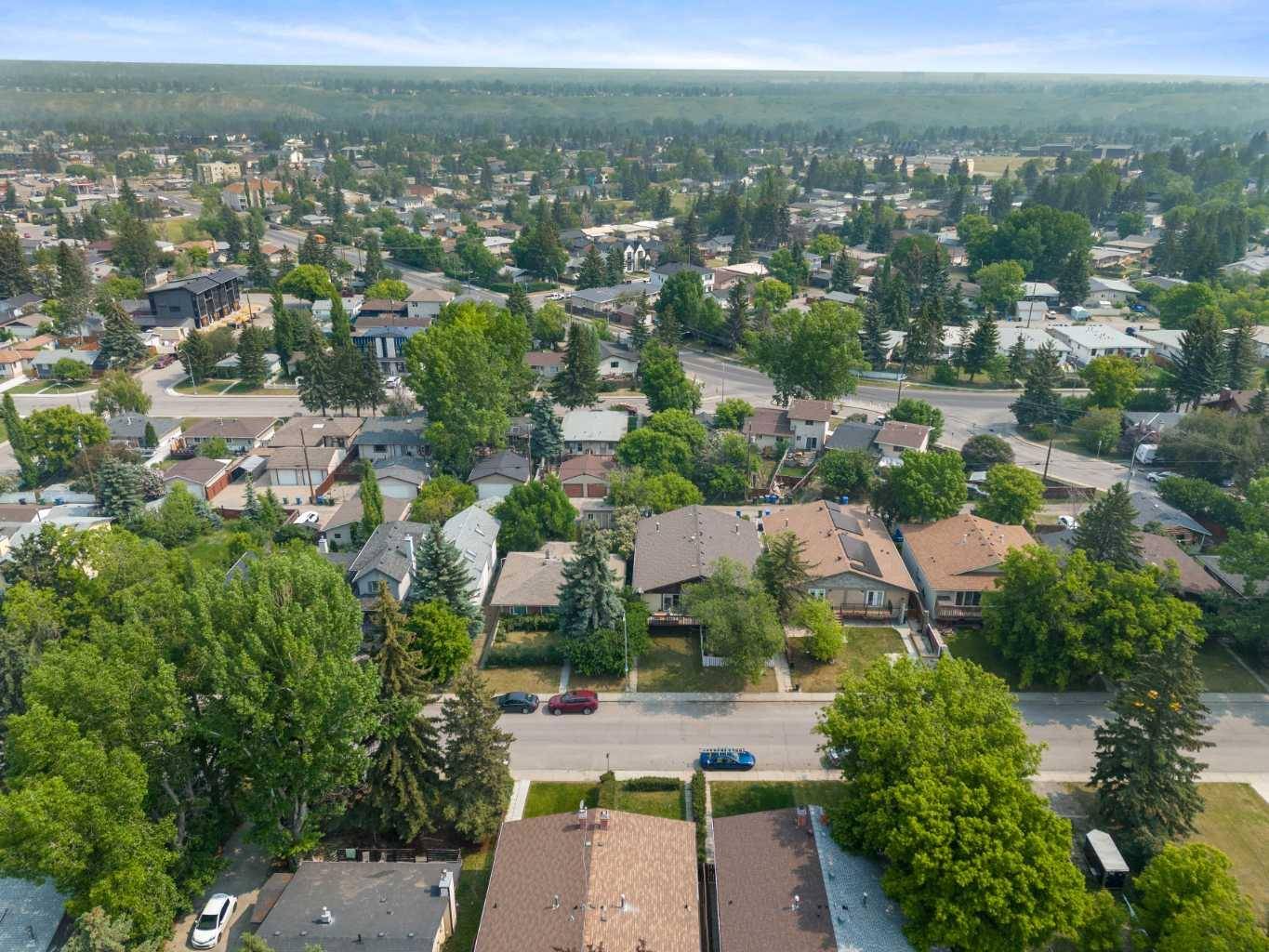 Calgary, AB t3b1L4,7824 33 AVE NW