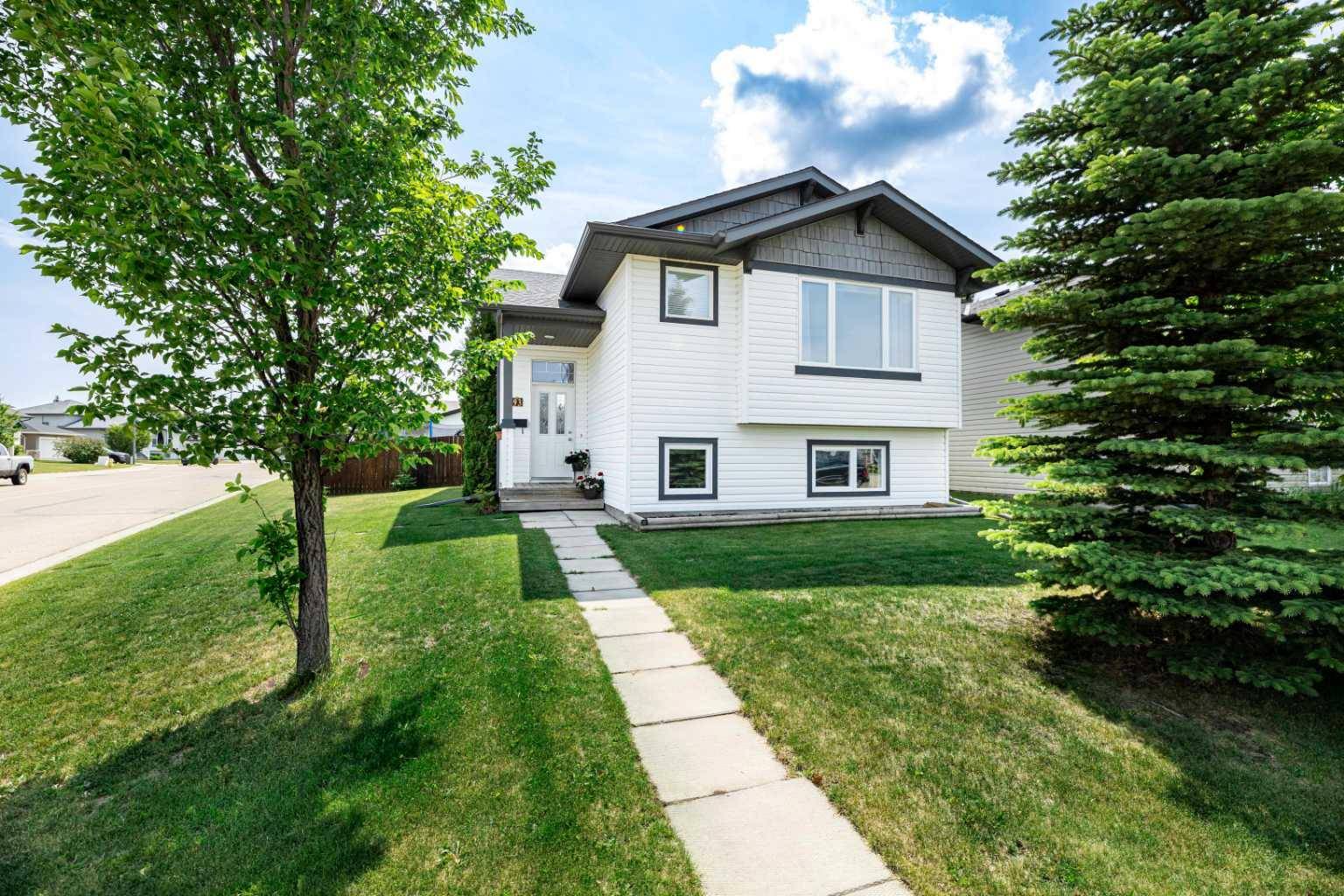 93 Woodland DR,  Lacombe,  AB T4L 2L5