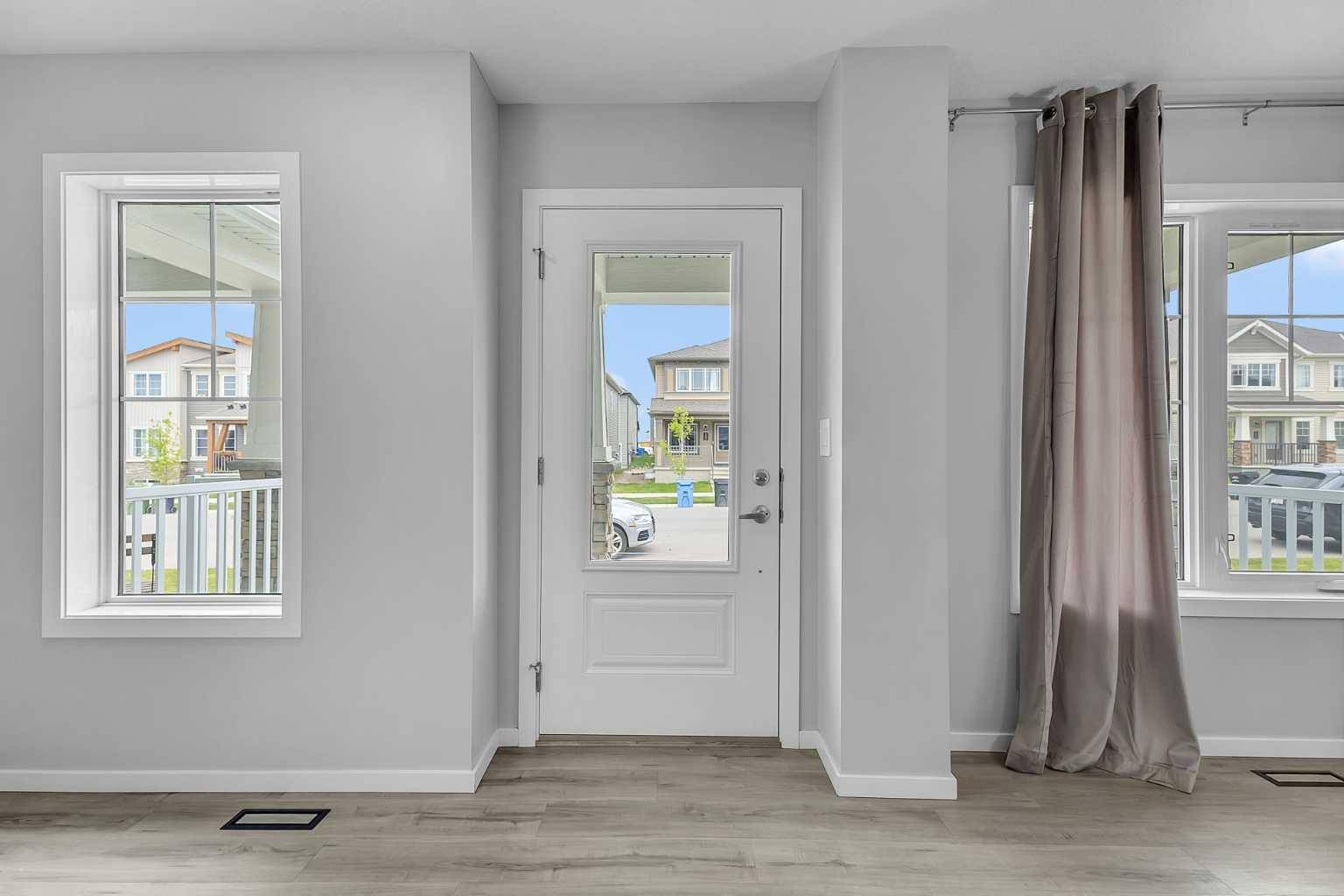 Calgary, AB T3P 1W2,1383 148 AVE NW