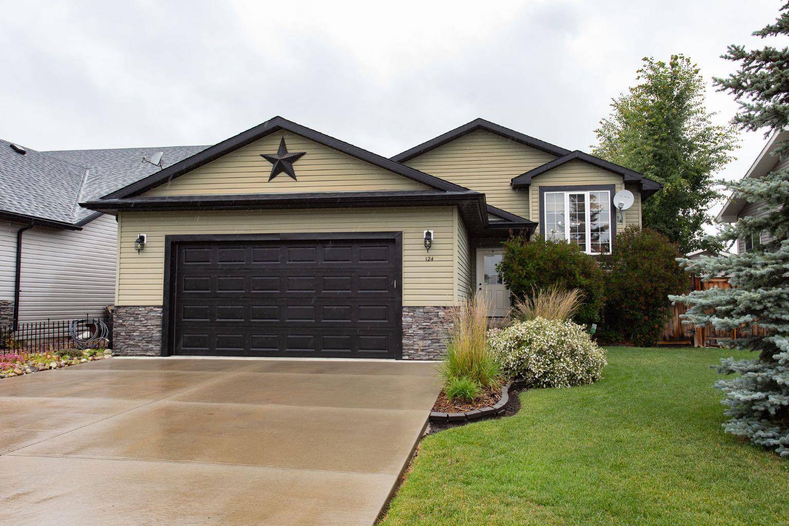 124 12 AVE, Sundre, AB T0M 1X0