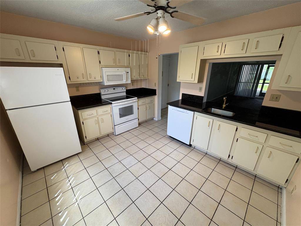 Tamarac, FL 33321,7406 Woodmont Ter #106