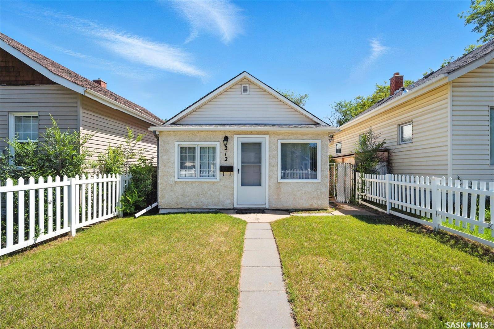 212 K AVENUE S, Saskatoon, SK S7M 2C8