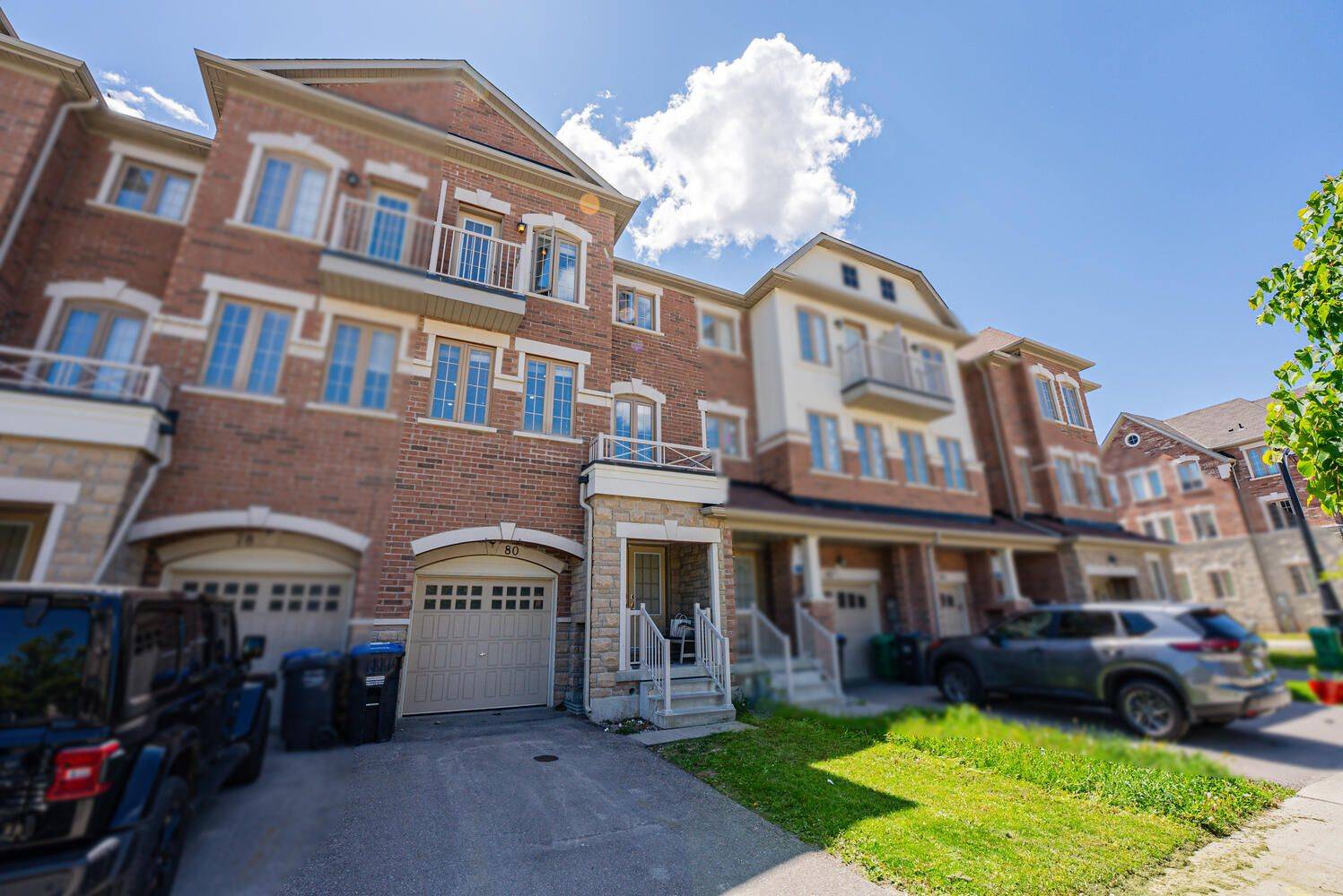 Brampton, ON L6Z 0B4,80 New Pines TRL