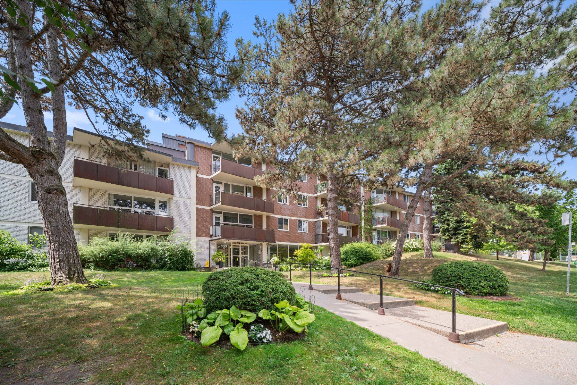 100 Coe Hill DR #216, Toronto W01, ON M6S 3E1