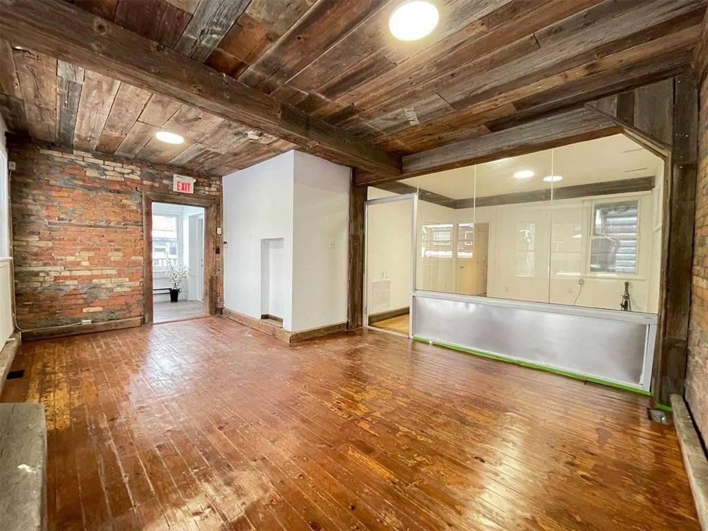 Hamilton, ON L8P 4B8,229 Locke ST S