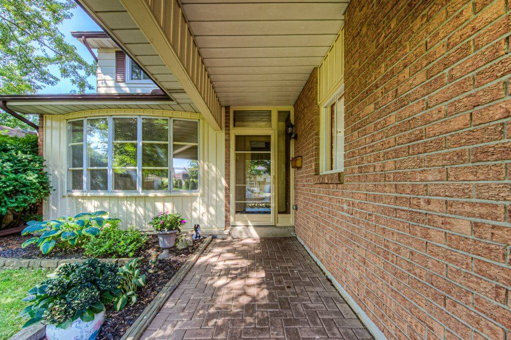 Kitchener, ON N2N 1H1,172 Brookside CRES