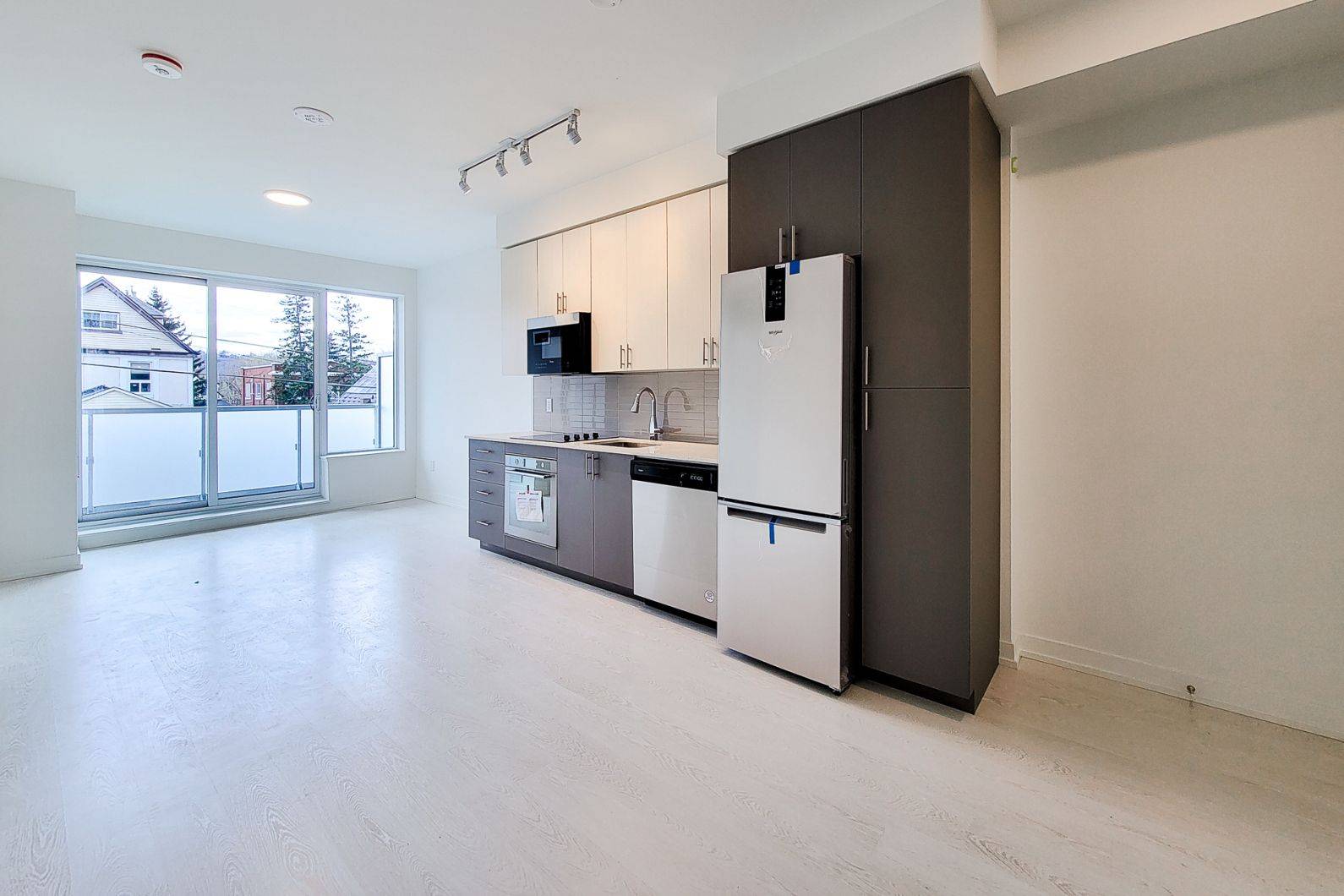Hamilton, ON L8P 1K5,415 Main ST #208