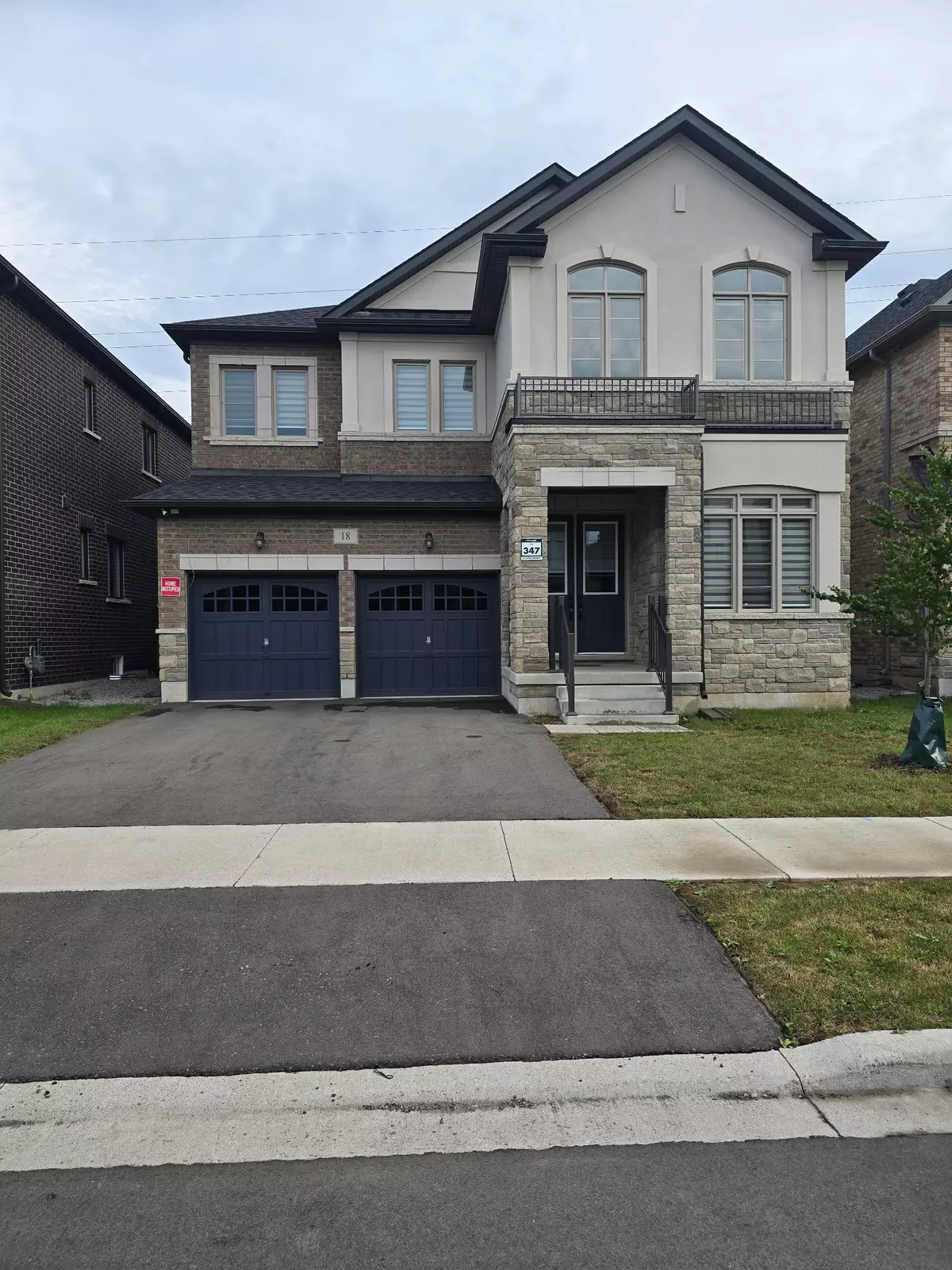 Hamilton, ON L8B 1Z6,18 Cattail CRES