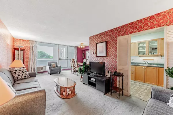 Toronto E03, ON M4C 5L4,1 Massey SQ #308