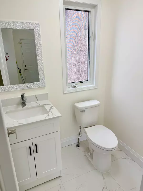 Brampton, ON L6R 2T7,32 Hocken CT