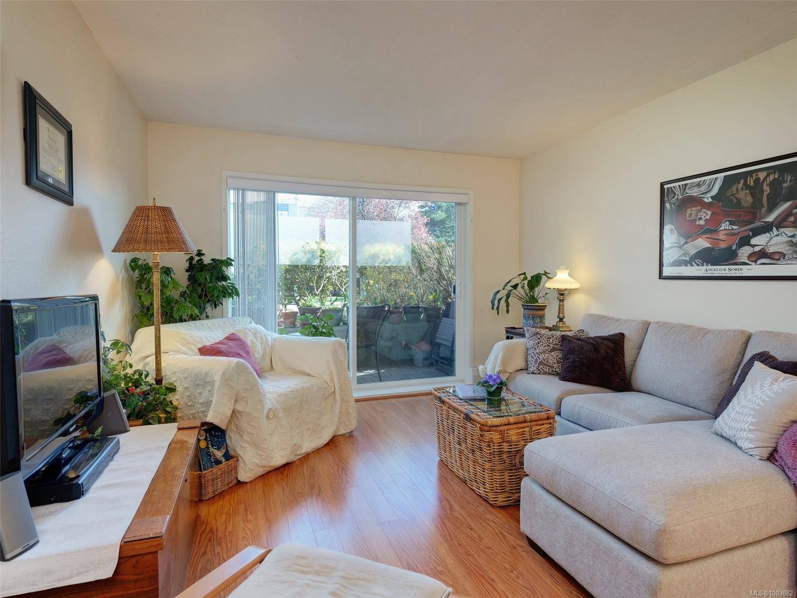 118 Croft St #105, Victoria, BC V8V 2E6
