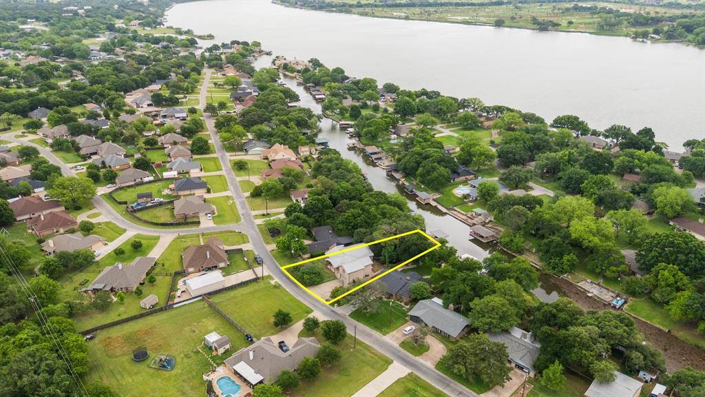 231 Granada Calle Street, Granbury, TX 76049