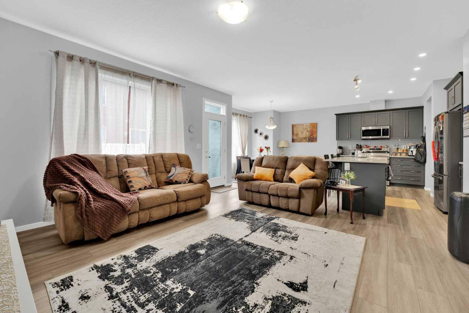 Calgary, AB T2X 4X5,73 Yorkville TER SW