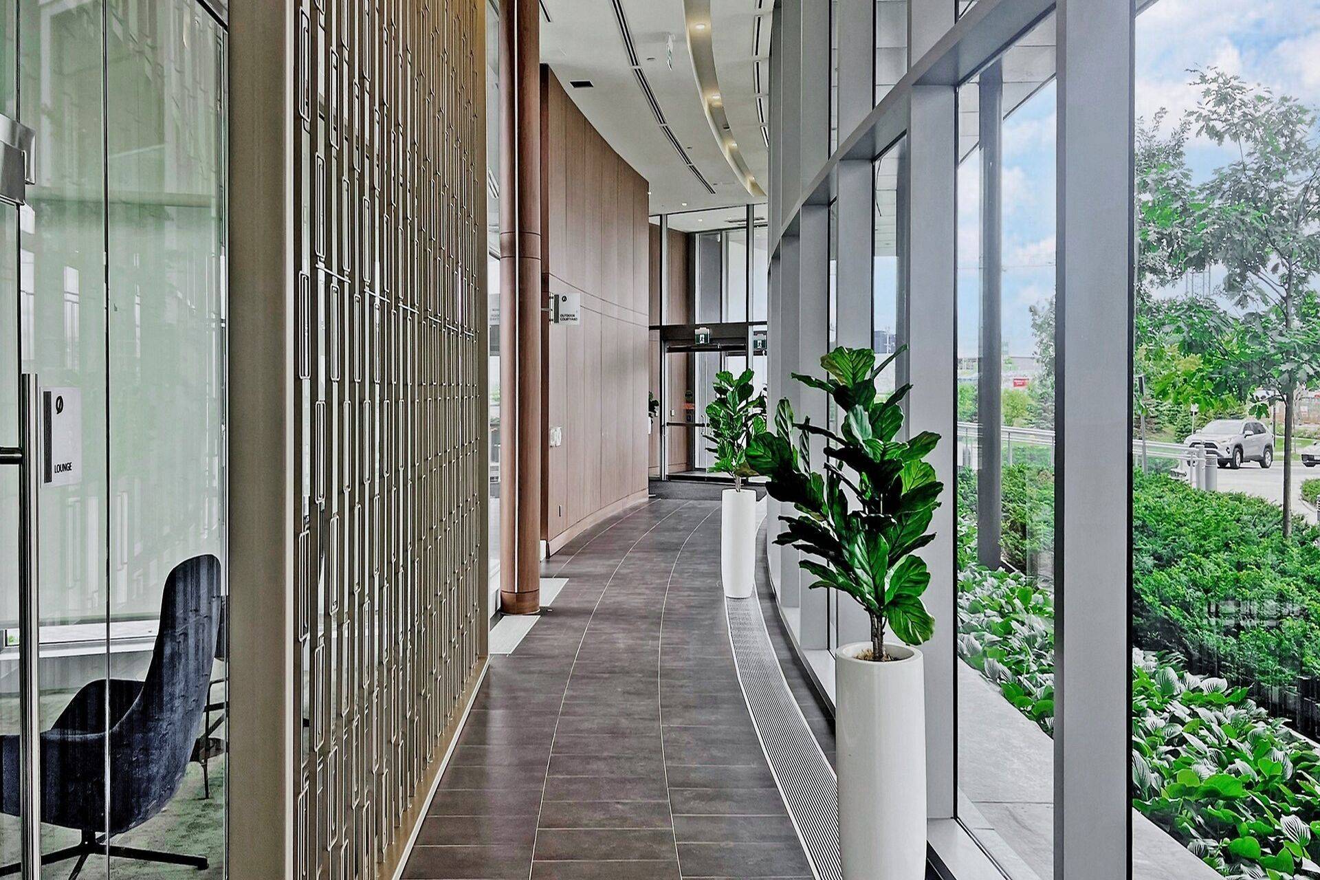Toronto C15, ON M2K 0E3,115 McMahon DR #811