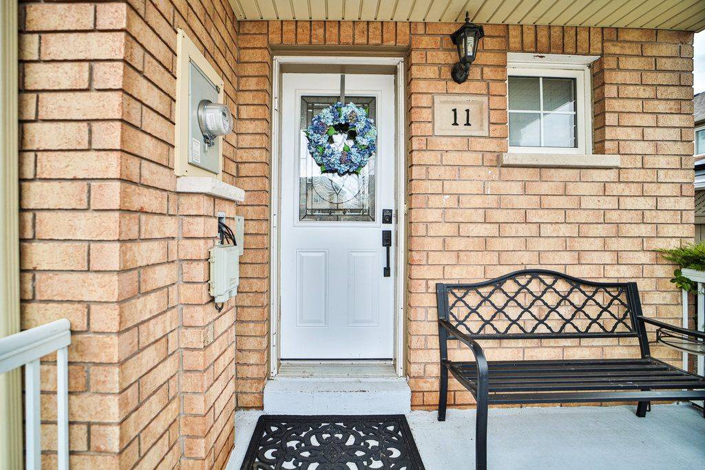 Whitby, ON L1P 1R2,11 Plantation CT