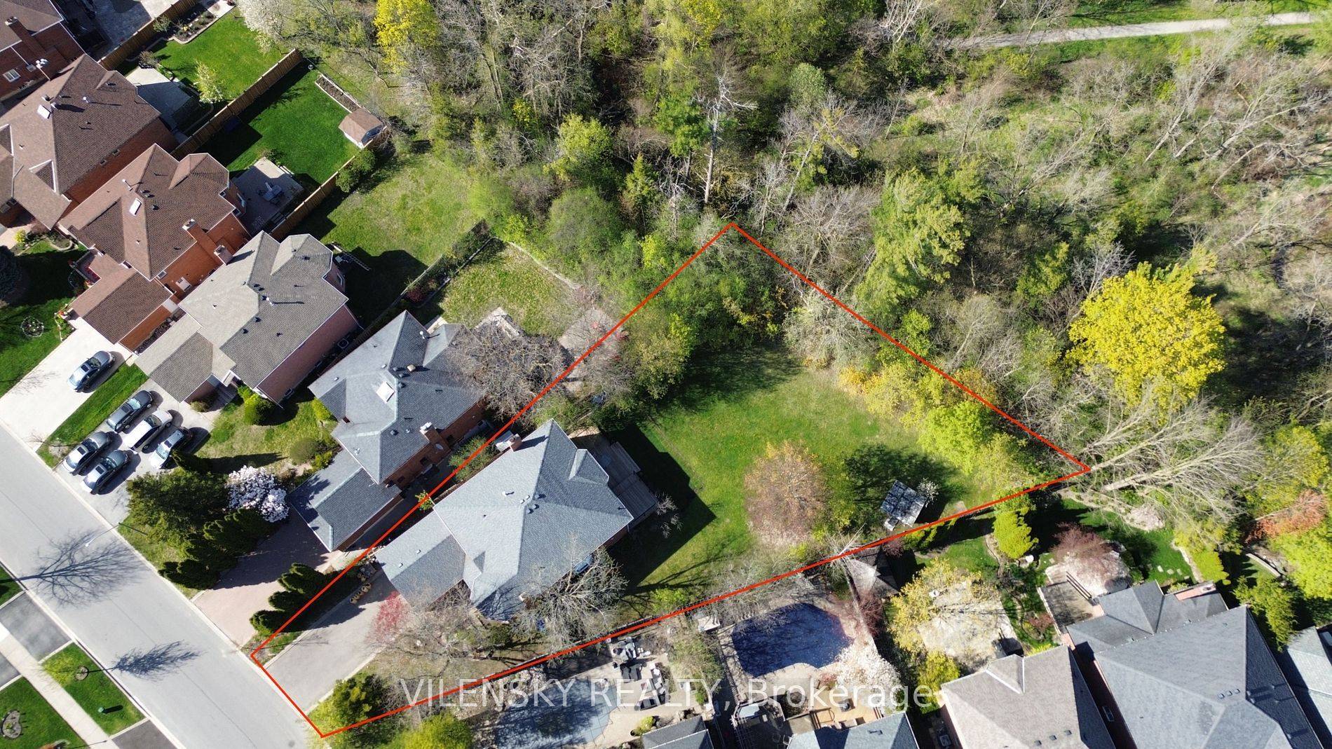 Richmond Hill, ON L4C 8X2,15 Hart ST
