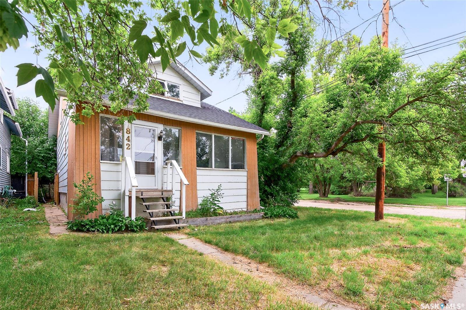 842 Oxford STREET W, Moose Jaw, SK S6H 2P9