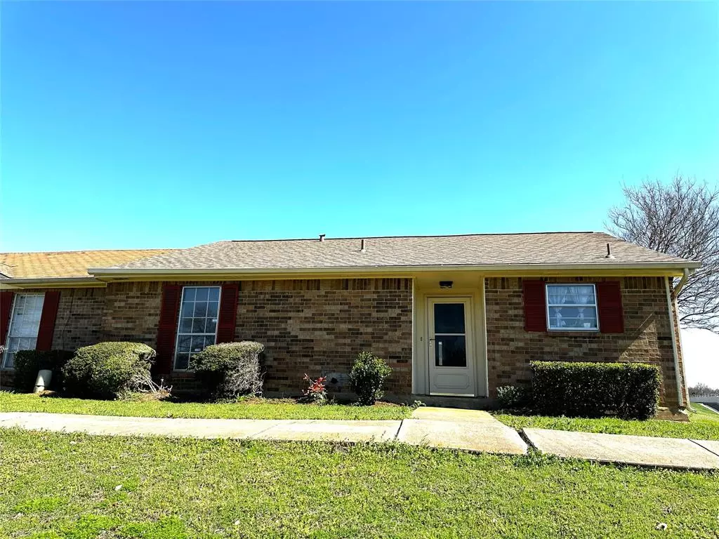 Grand Prairie, TX 75052,1 E Mountain Lane #33