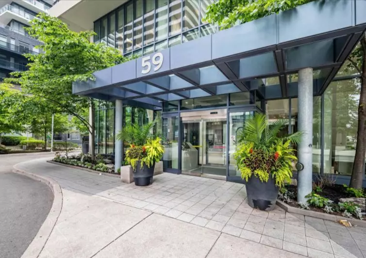 Toronto W06, ON M8V 0C4,59 Annie Craig DR #407