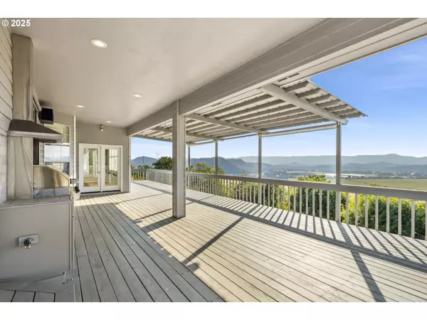 Roseburg, OR 97471,367 RIDGECREST DR