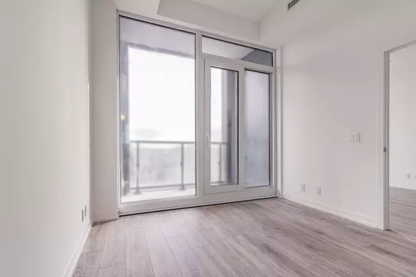 Toronto C03, ON M5P 0A6,2020 Bathurst ST #903