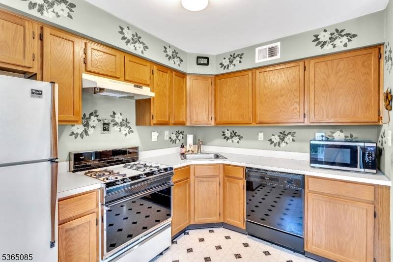 Bridgewater Twp., NJ 08807,1407 Pinhorn Dr #1407