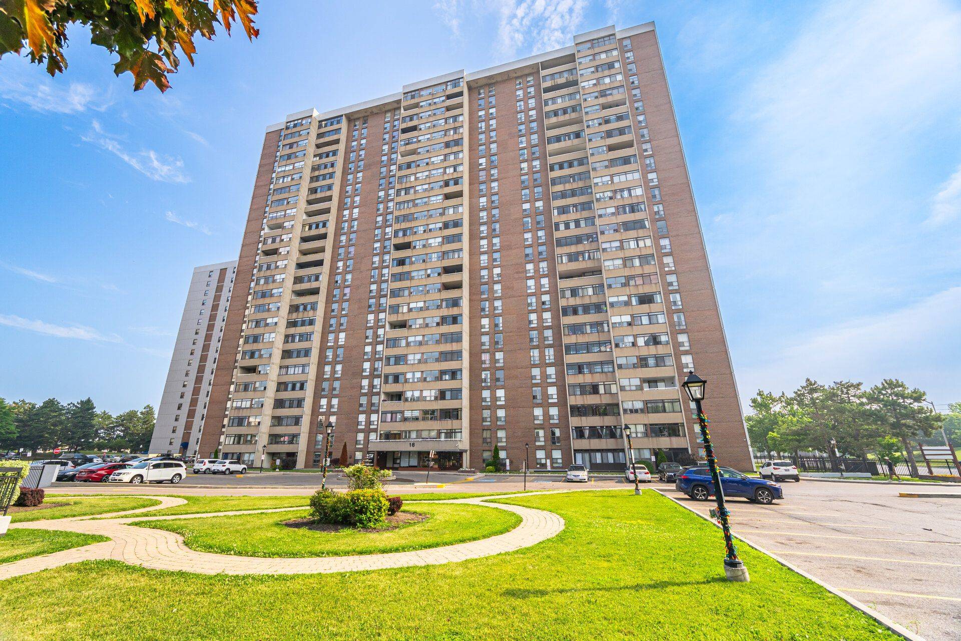 18 Knightsbridge RD #2006, Brampton, ON L6T 3X5