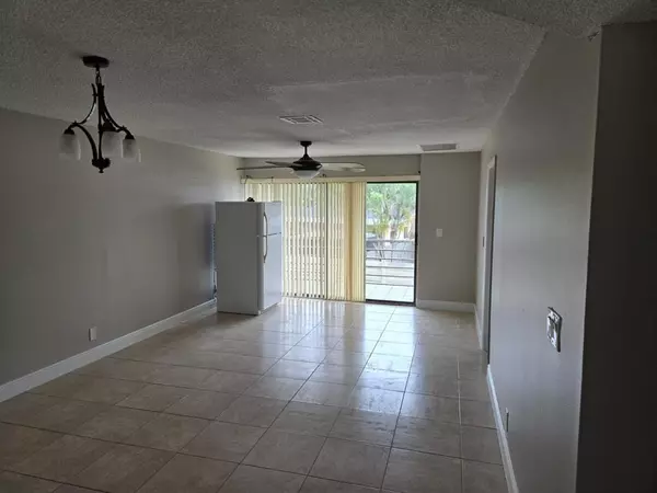 Hollywood, FL 33024,7830 NW 33rd St #106