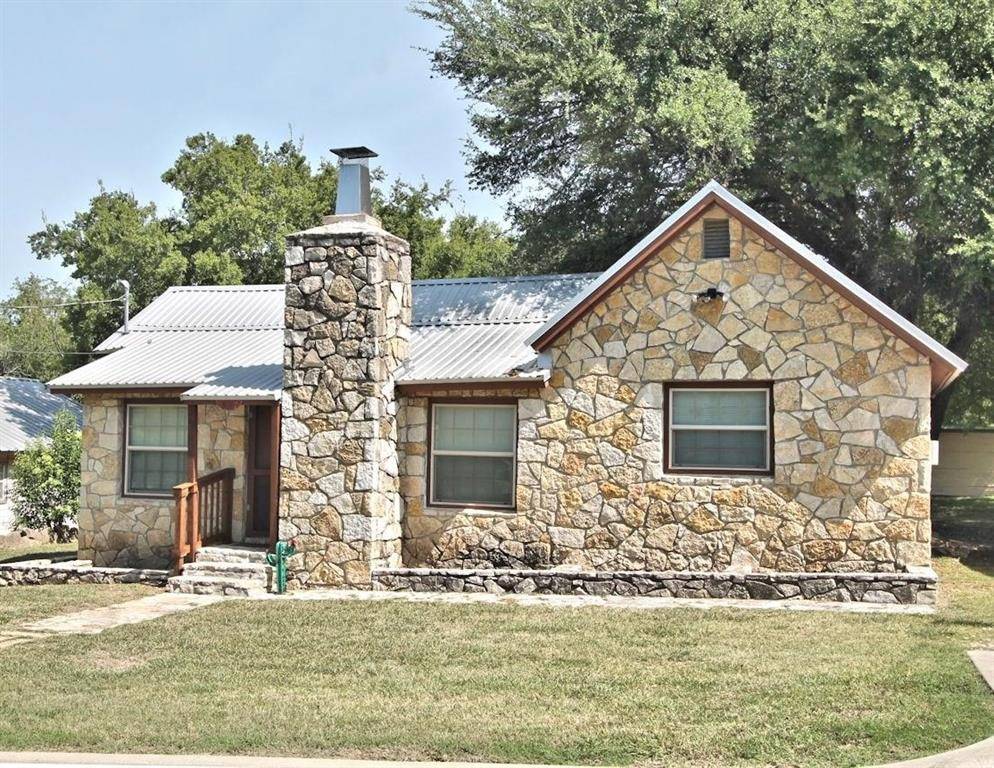 607 Bryan Street, Glen Rose, TX 76043