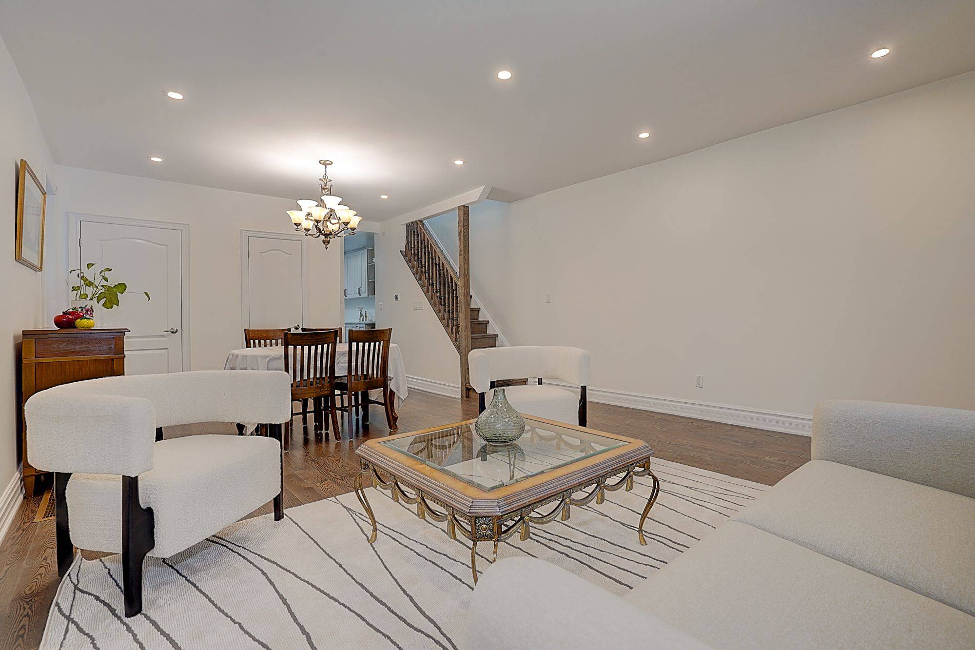 Toronto C02, ON M6G 2P9,596 Palmerston AVE