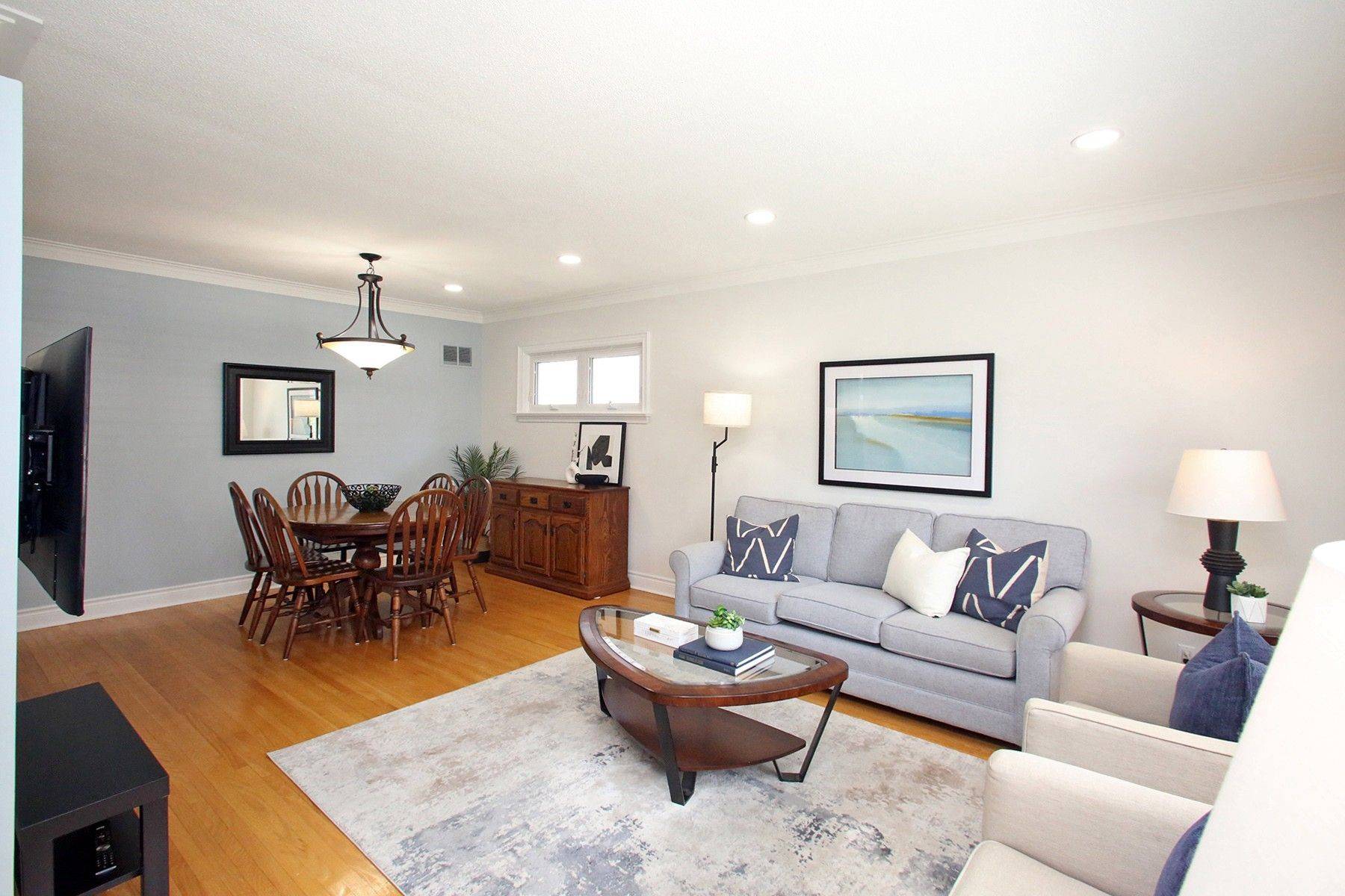 Toronto E06, ON M1N 2X4,74 Ferncroft DR