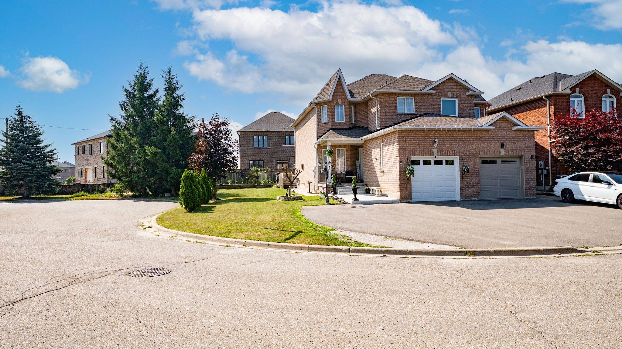 Caledon, ON L7E 2M3,11 Richelieu CT