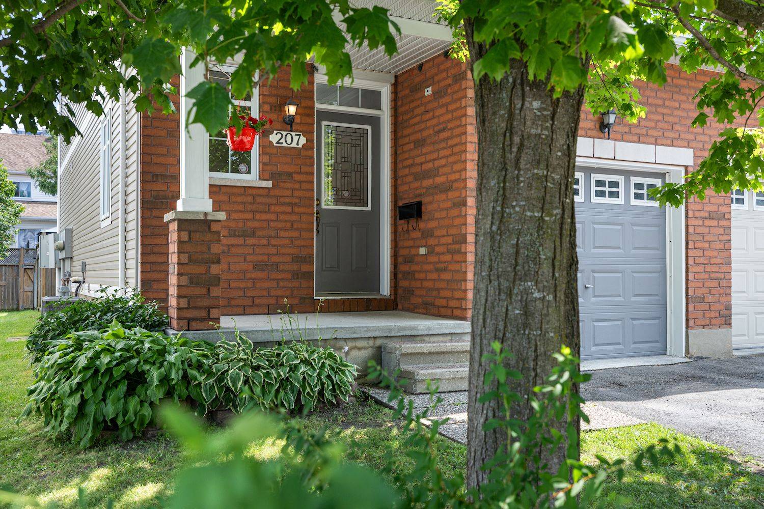 Barrhaven, ON K2J 5J6,207 Portrush AVE