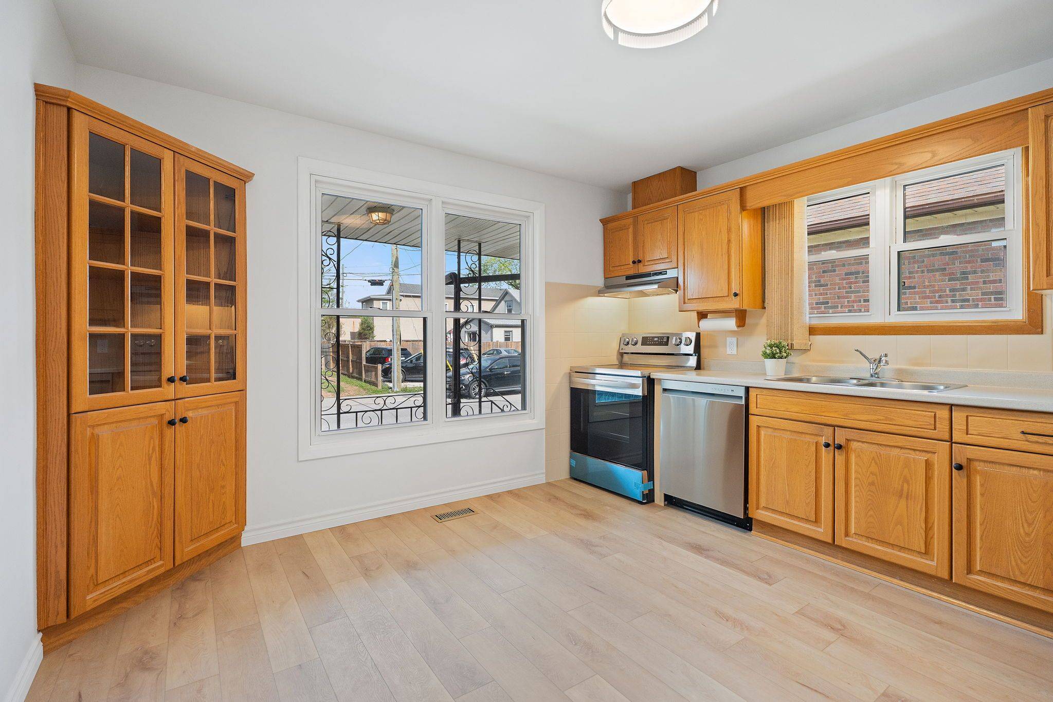 St. Catharines, ON L2M 5P6,62 St George ST