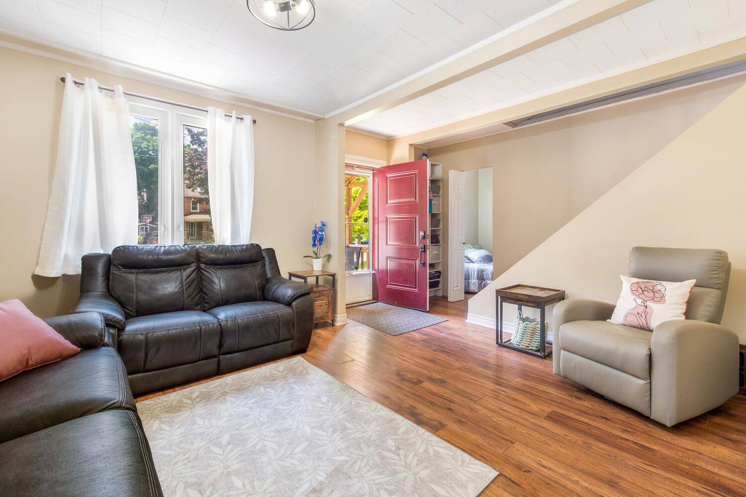 Owen Sound, ON N4K 4W3,1139 4th AVE W