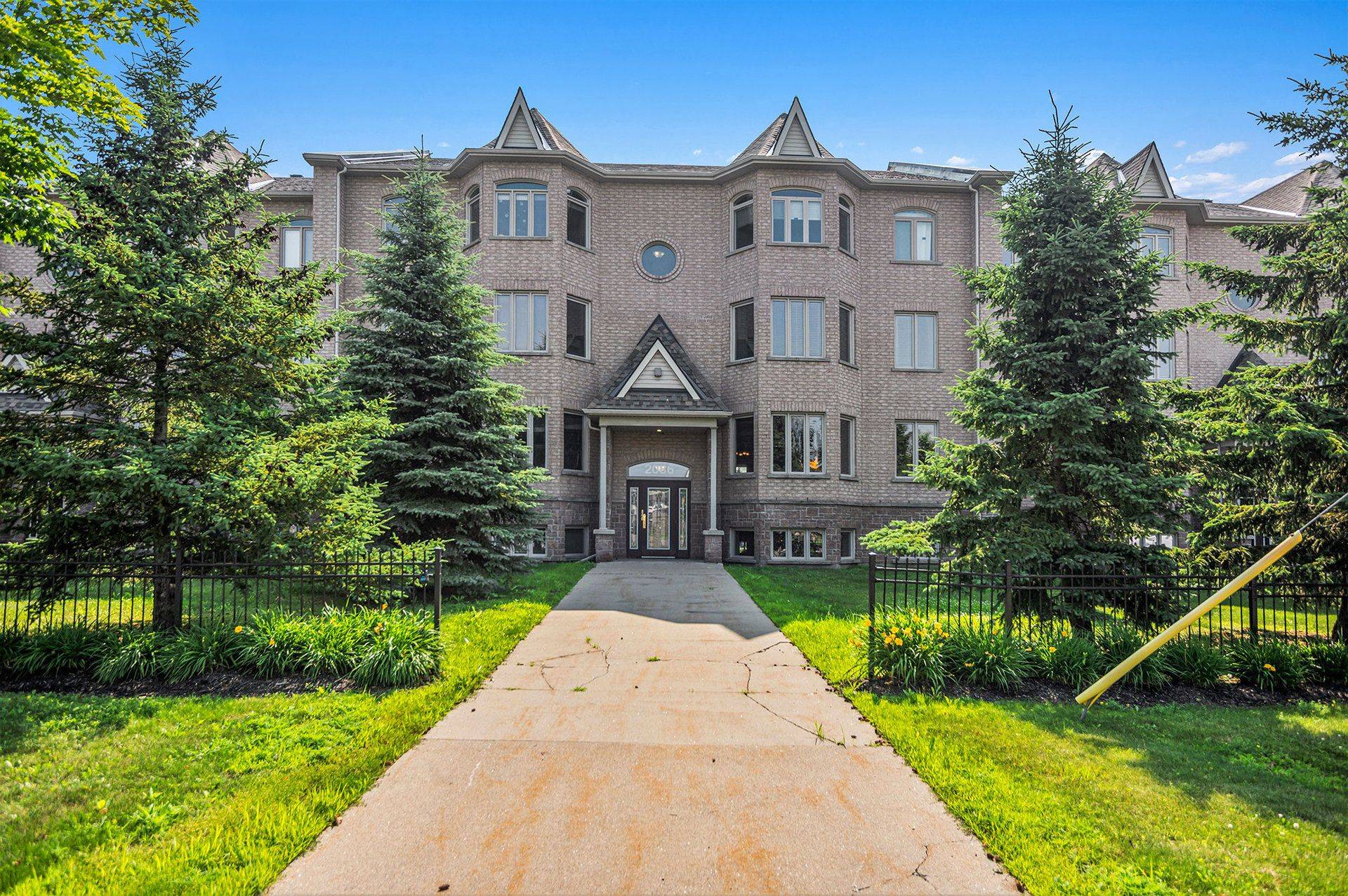 2086 Valin ST #4, Orleans - Cumberland And Area, ON K4A 0C1