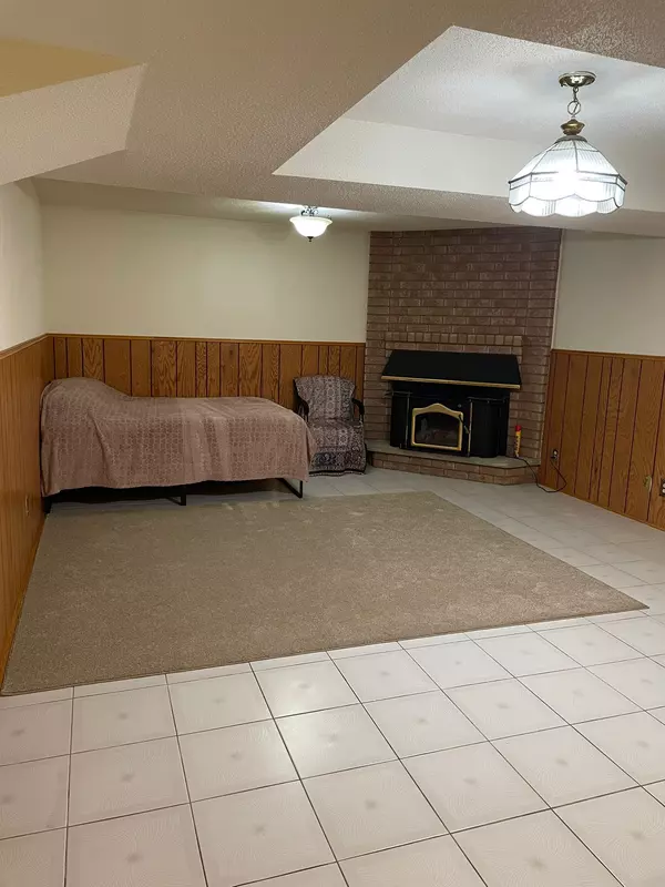 Vaughan, ON L4J 5Y9,117 White BLVD #Lower