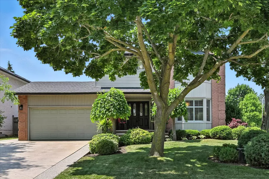 59 Corman PL, Hamilton, ON L8G 4W8