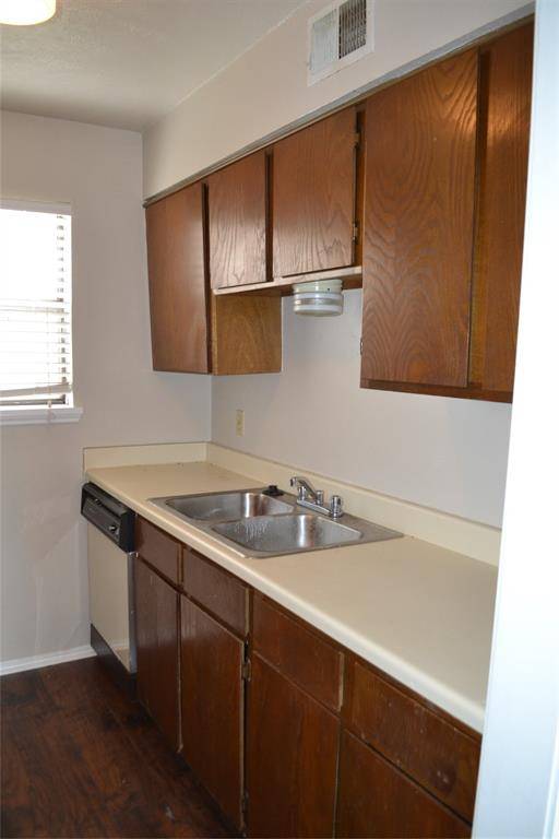 Denton, TX 76201,2526 W Prairie Street W #208