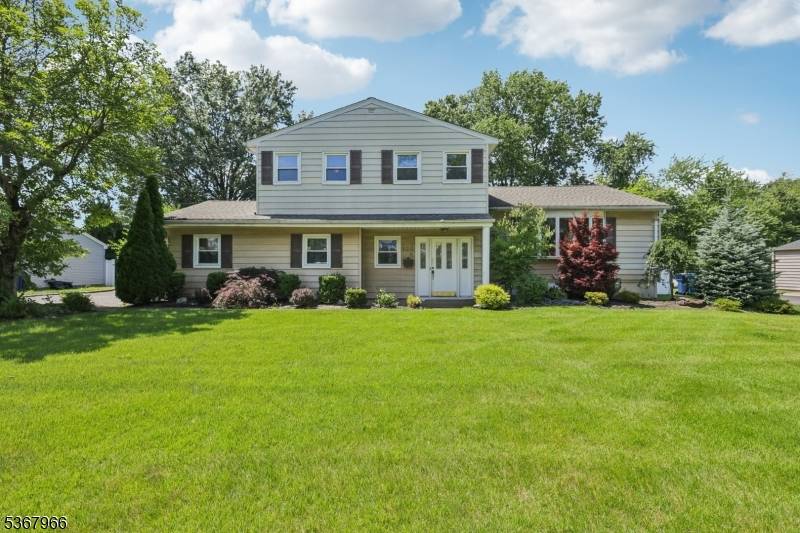 132 Dorset Dr, Clark Twp., NJ 07066