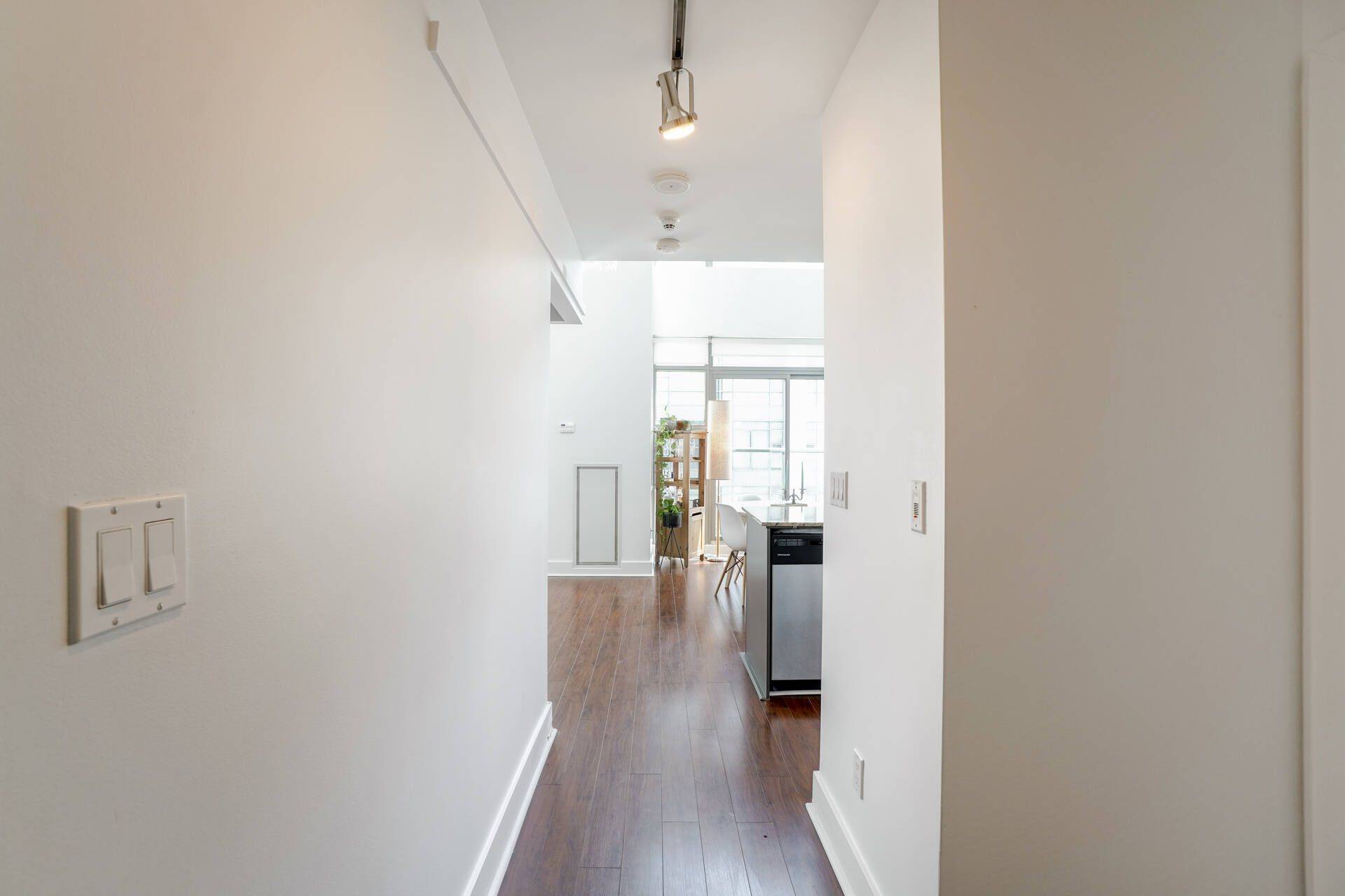 Toronto C01, ON M5V 3J6,637 Lake Shore BLVD W #801