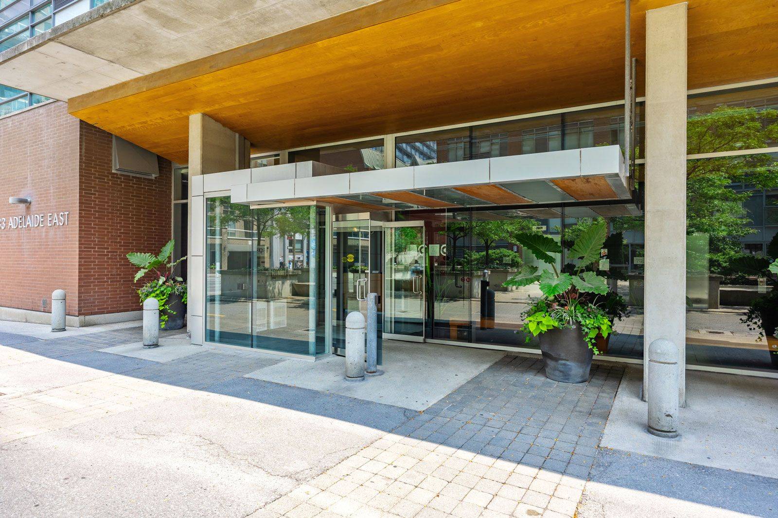 Toronto C08, ON M5A 4T4,218 King ST E #407